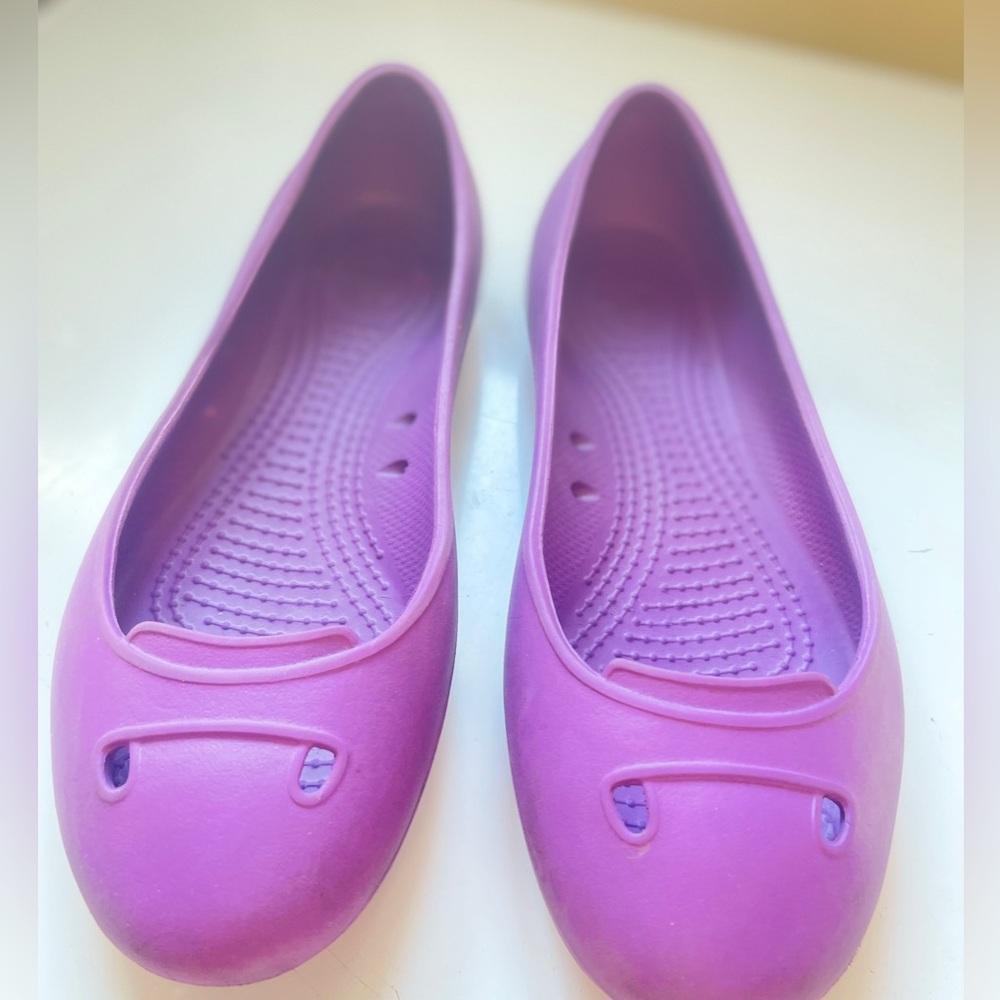 Women's Purple Slip On Crocs Shoes Size 5
$15 Size:5 CROCS - Picture 7 of 7